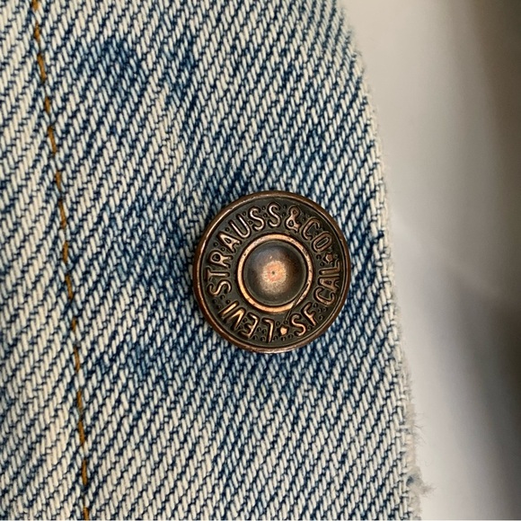 v i n t a g e :: Levis Denim Jacket Distressed Light Wash - Picture 12 of 15